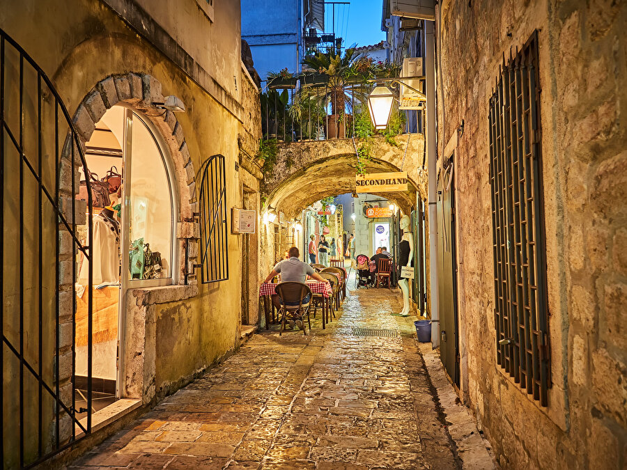AIR MONTENEGRO HY İLE İZMİR HAREKET BUDVA TURU 4 GECE (TIV - TIV)